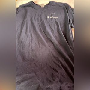 Regular dark blue tee